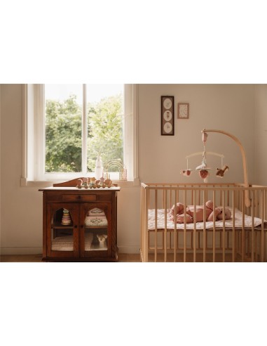 Movil musical de madera rosa