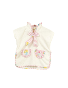 Beach poncho girl ice cream