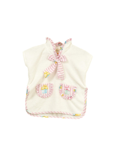 Beach poncho girl ice cream