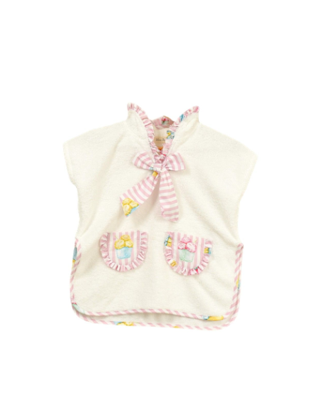 Beach poncho girl ice cream